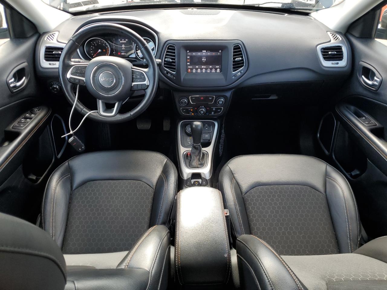 2019 Jeep Compass Latitude VIN: 3C4NJDBB5KT674790 Lot: 69568045