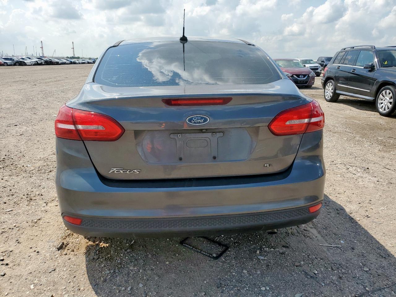 2018 Ford Focus Se VIN: 1FADP3F28JL269506 Lot: 67619855