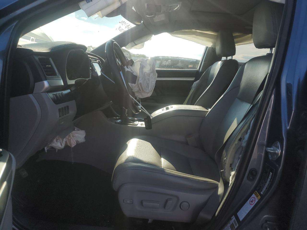 2018 Toyota Highlander Se VIN: 5TDJZRFH8JS843096 Lot: 70676355
