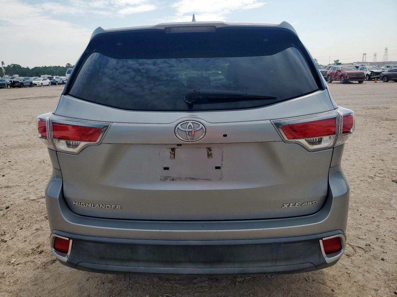 2016 Toyota Highlander Xle VIN: 5TDJKRFH9GS313894 Lot: 69911675