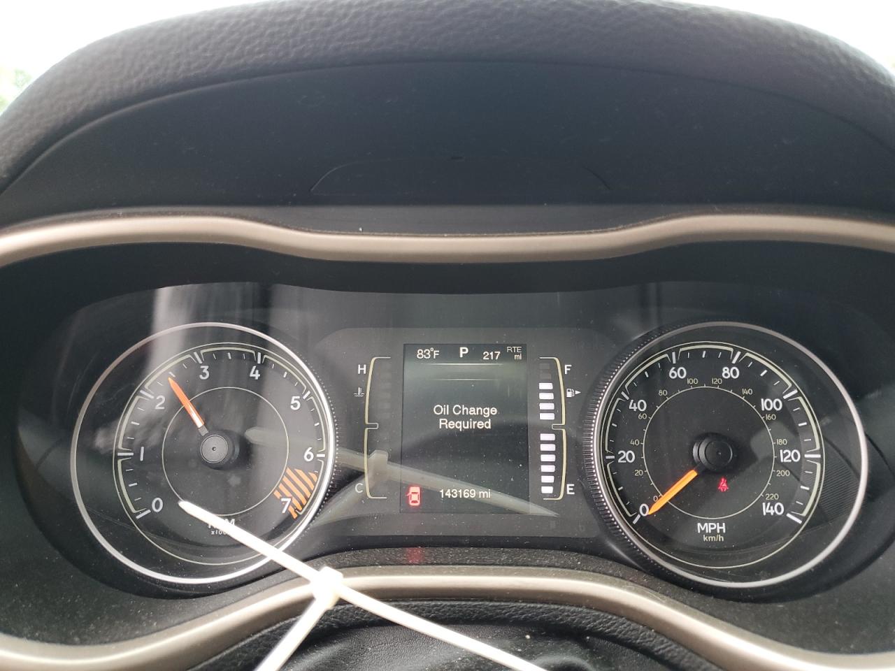 2015 Jeep Cherokee Latitude VIN: 1C4PJLCB0FW553313 Lot: 69392335