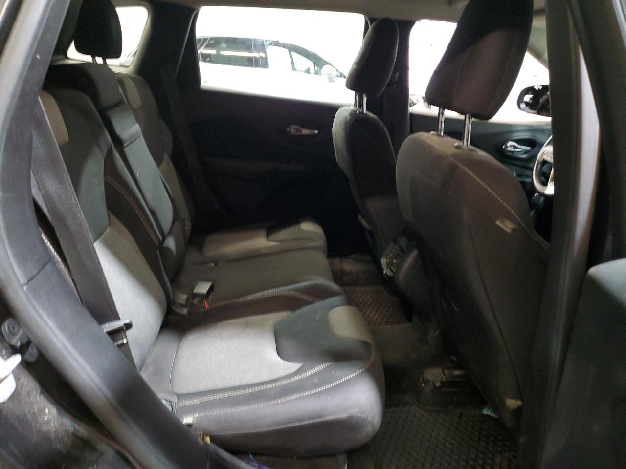 2015 Jeep Cherokee Sport VIN: 1C4PJMAB4FW635988 Lot: 69637875