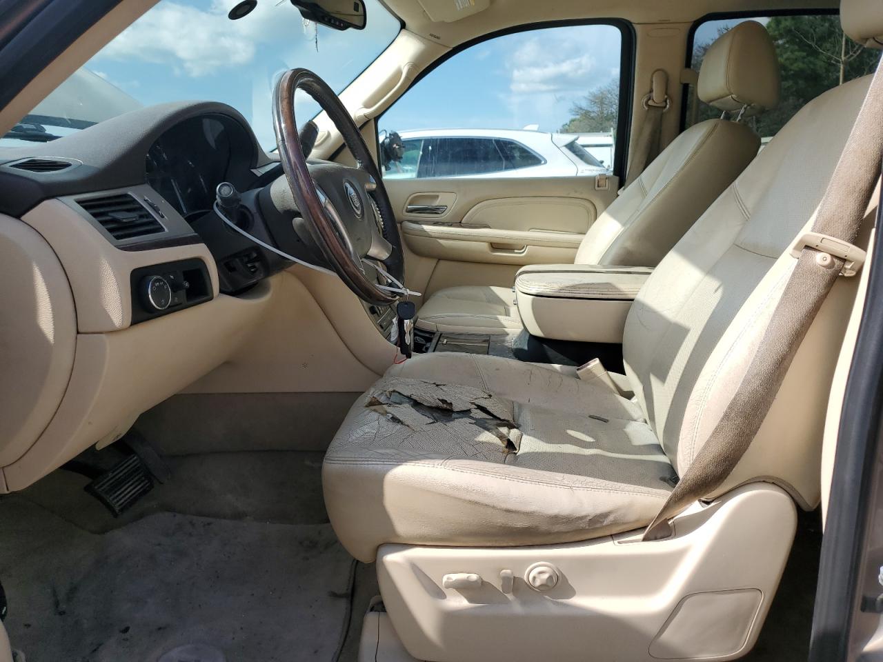 2007 Cadillac Escalade Luxury VIN: 1GYFK63887R285121 Lot: 68832695