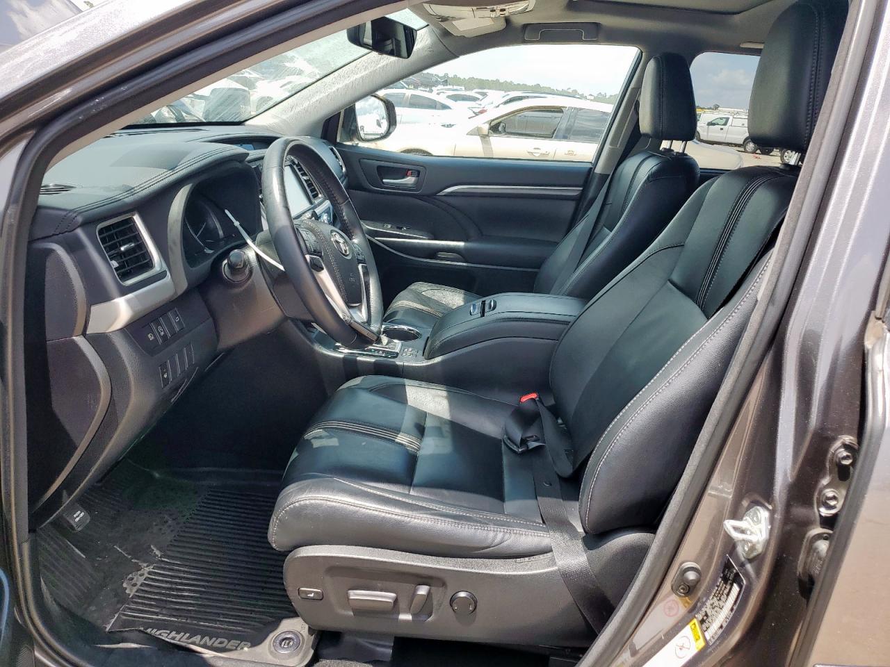 2018 Toyota Highlander Se VIN: 5TDJZRFH8JS897918 Lot: 68785845