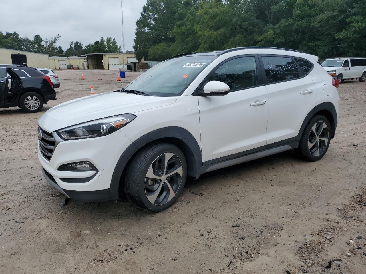 2018 Hyundai Tucson Value white null gas KM8J33A20JU667489 photo #1