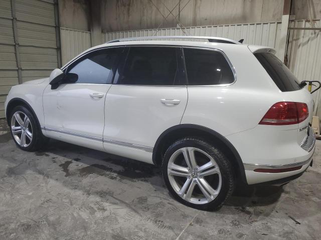Паркетники VOLKSWAGEN TOUAREG 2017 Белы