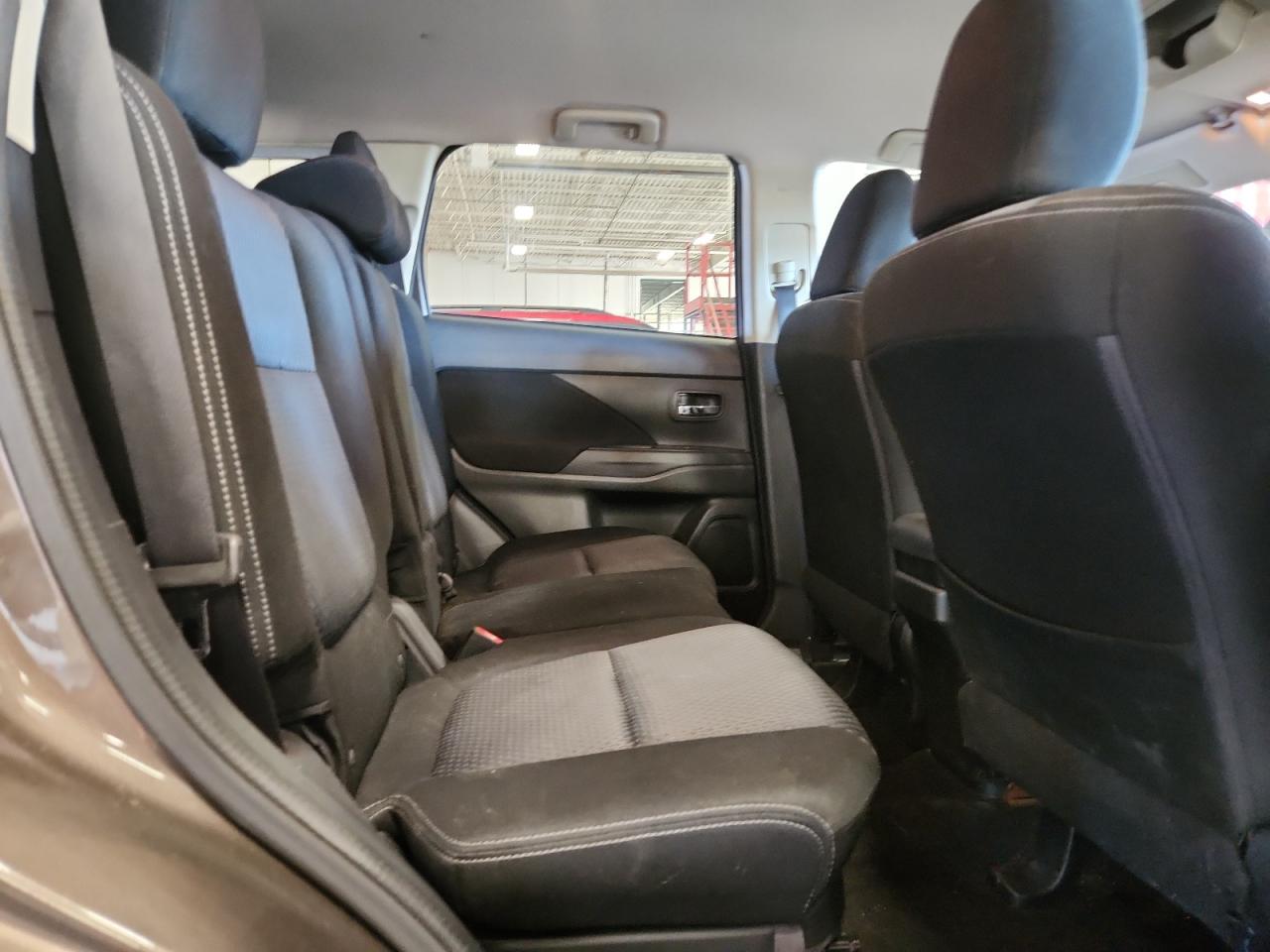 2017 Mitsubishi Outlander Es VIN: JA4AZ2A38HZ033862 Lot: 70063615