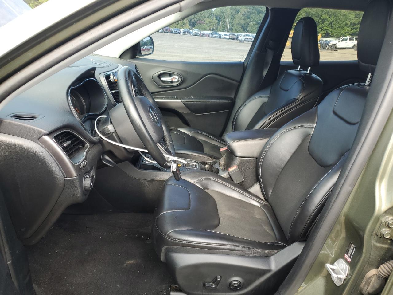 2019 Jeep Cherokee Latitude Plus VIN: 1C4PJLLB4KD295884 Lot: 69814835