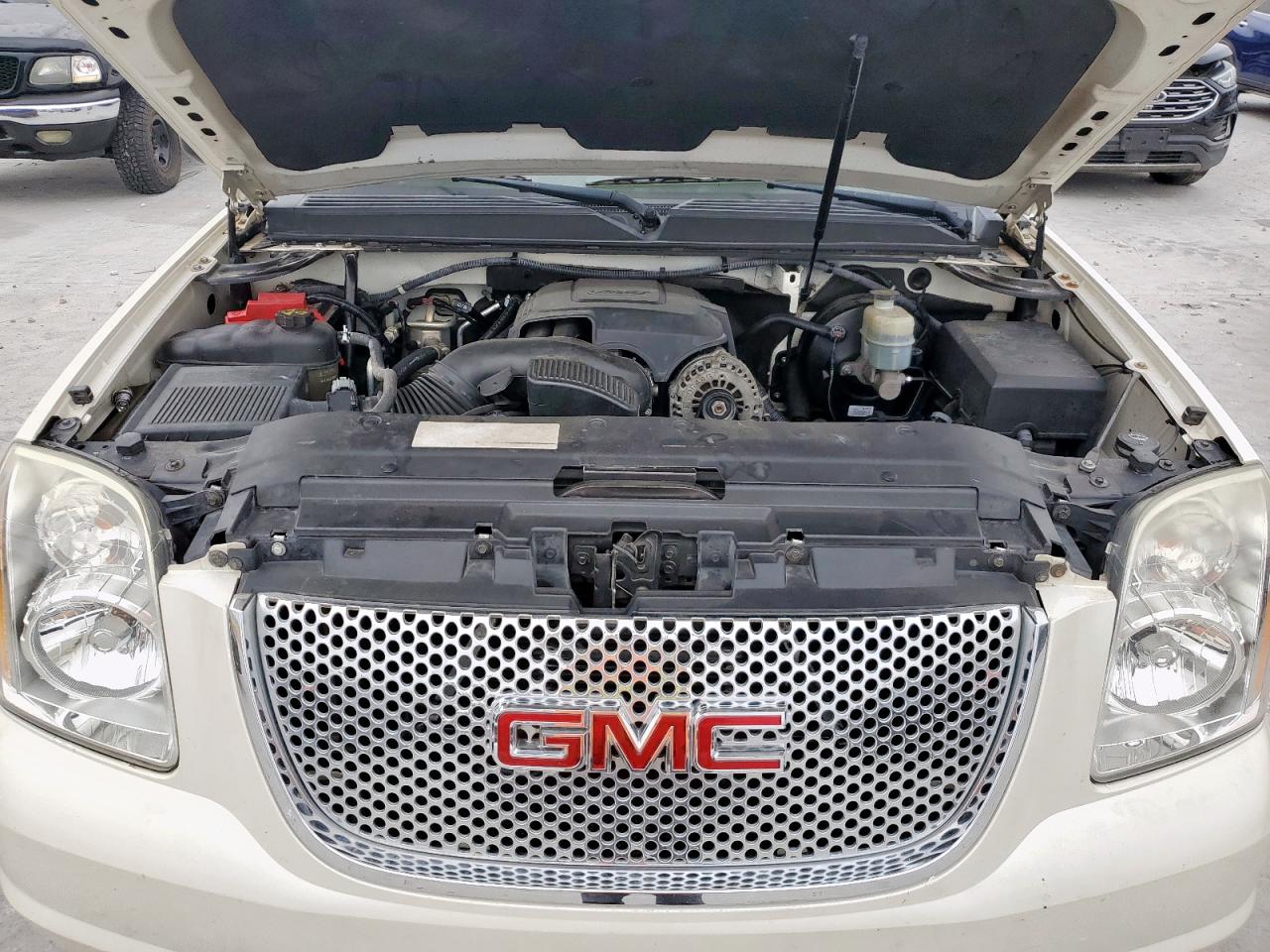 2011 GMC Yukon Denali VIN: 1GKS1EEF0BR200170 Lot: 70354145
