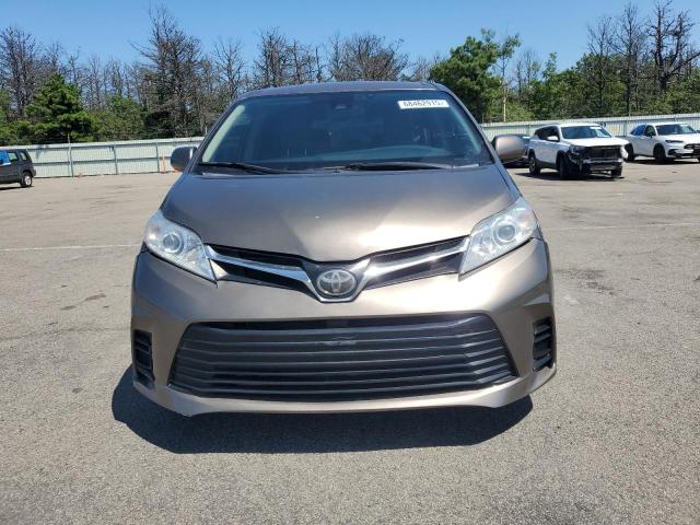 2018 TOYOTA SIENNA LE  
