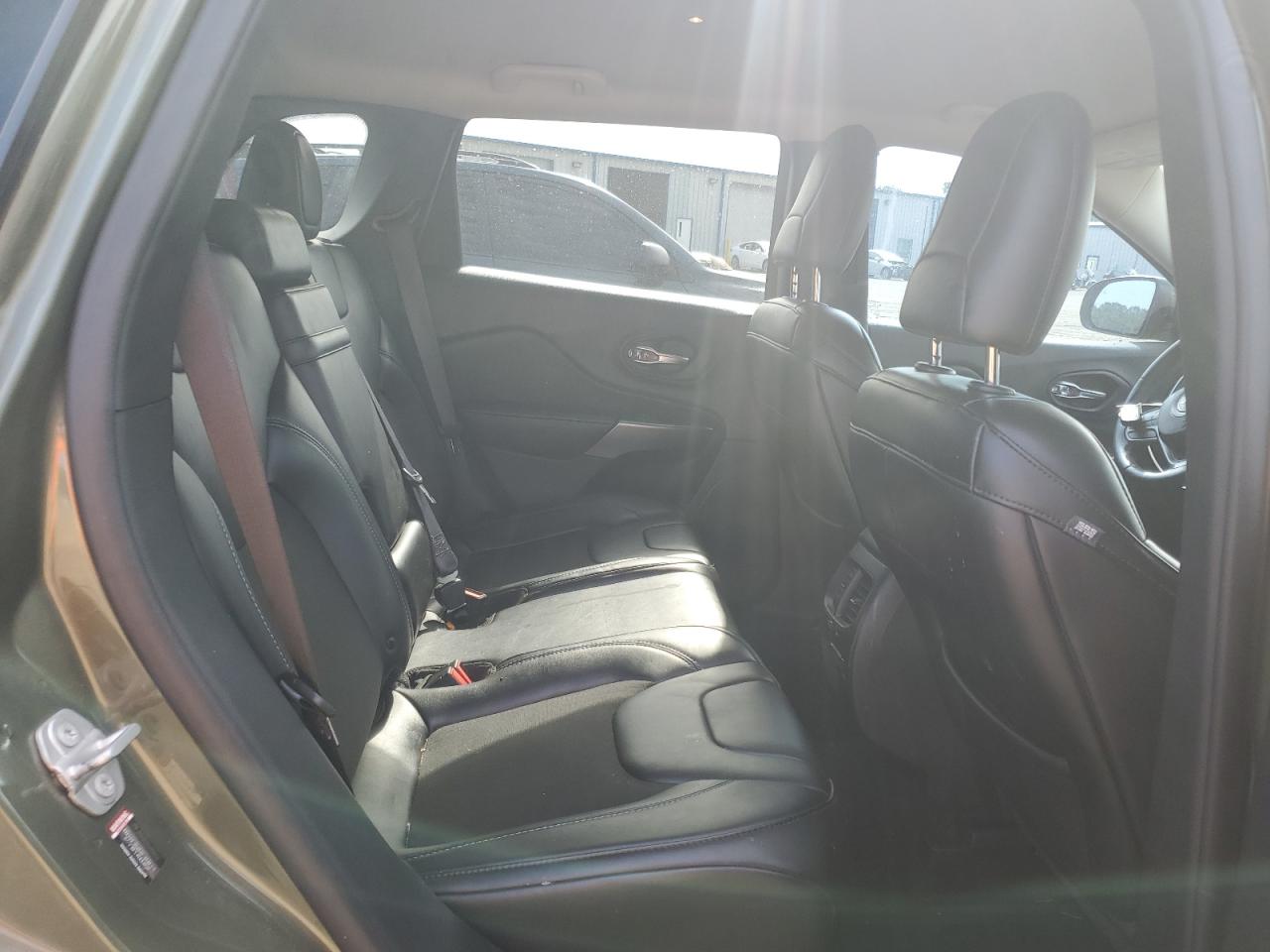 2019 Jeep Cherokee Latitude Plus VIN: 1C4PJLLB4KD295884 Lot: 69814835