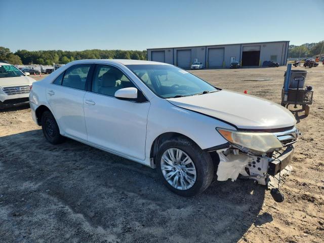 Sedans TOYOTA CAMRY 2014 Biały