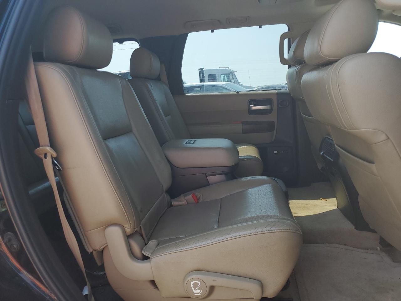 2010 Toyota Sequoia Platinum VIN: 5TDDW5G19AS028843 Lot: 69285345