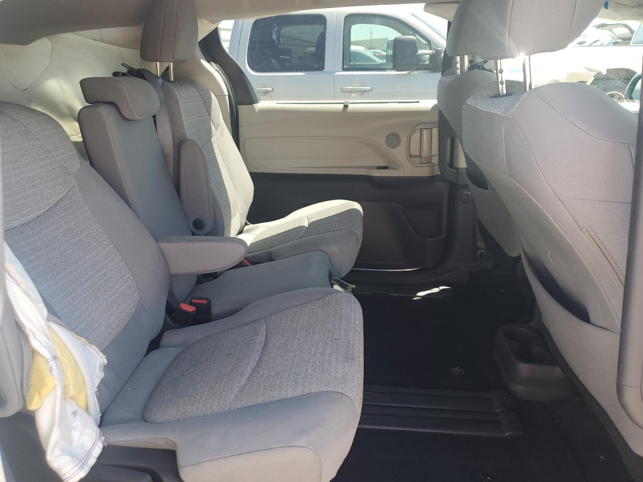 2022 Toyota Sienna Le VIN: 5TDKRKEC2NS117967 Lot: 67005345