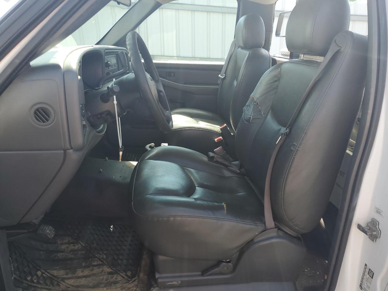 2005 GMC Sierra C2500 Heavy Duty VIN: 1GTHC24295E240157 Lot: 68437935