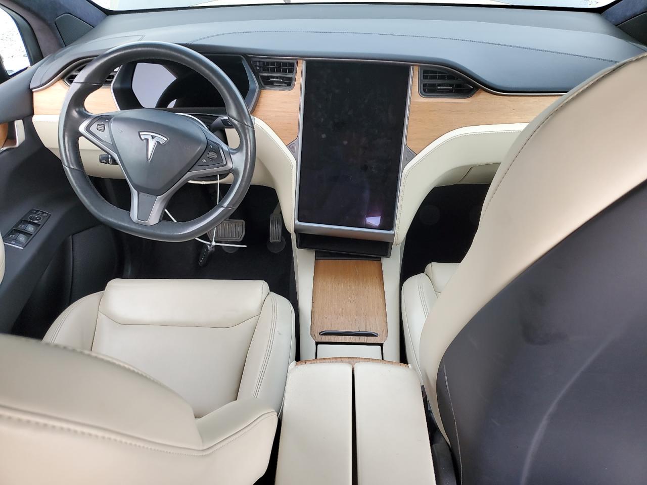 2020 Tesla Model X VIN: 5YJXCAE29LF235962 Lot: 68394095