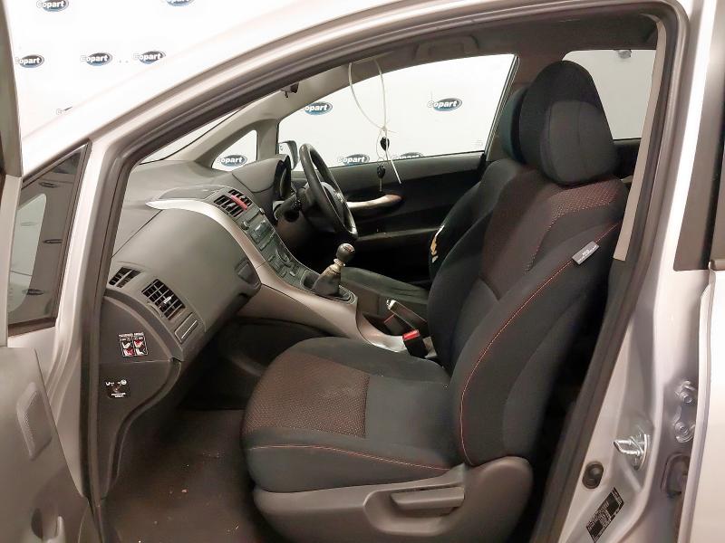 2010 TOYOTA AURIS SR