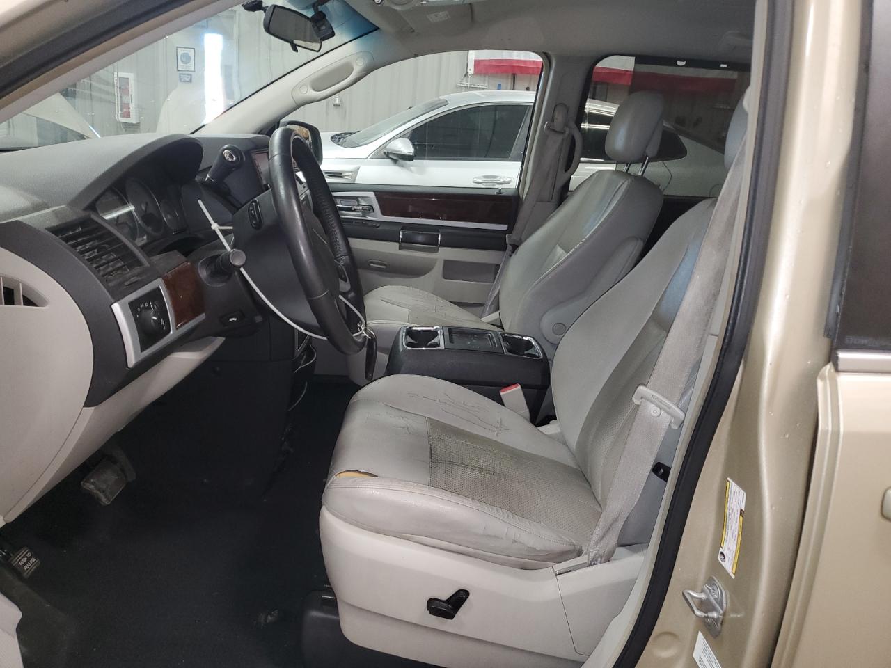 2010 Chrysler Town & Country Touring Plus VIN: 2A4RR8DX7AR330352 Lot: 67057955