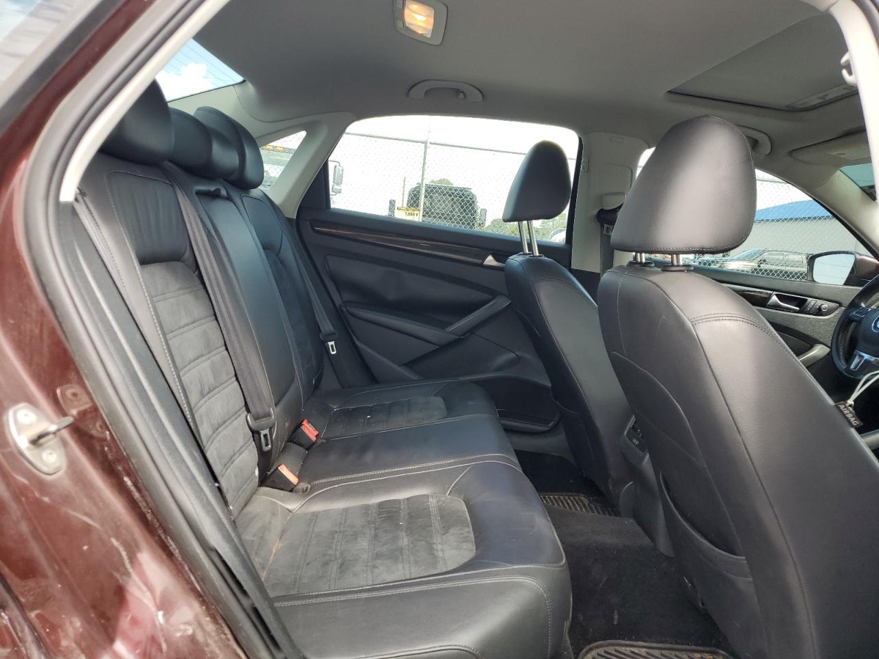 2014 Volkswagen Passat Sel VIN: 1VWCN7A35EC063260 Lot: 69214775