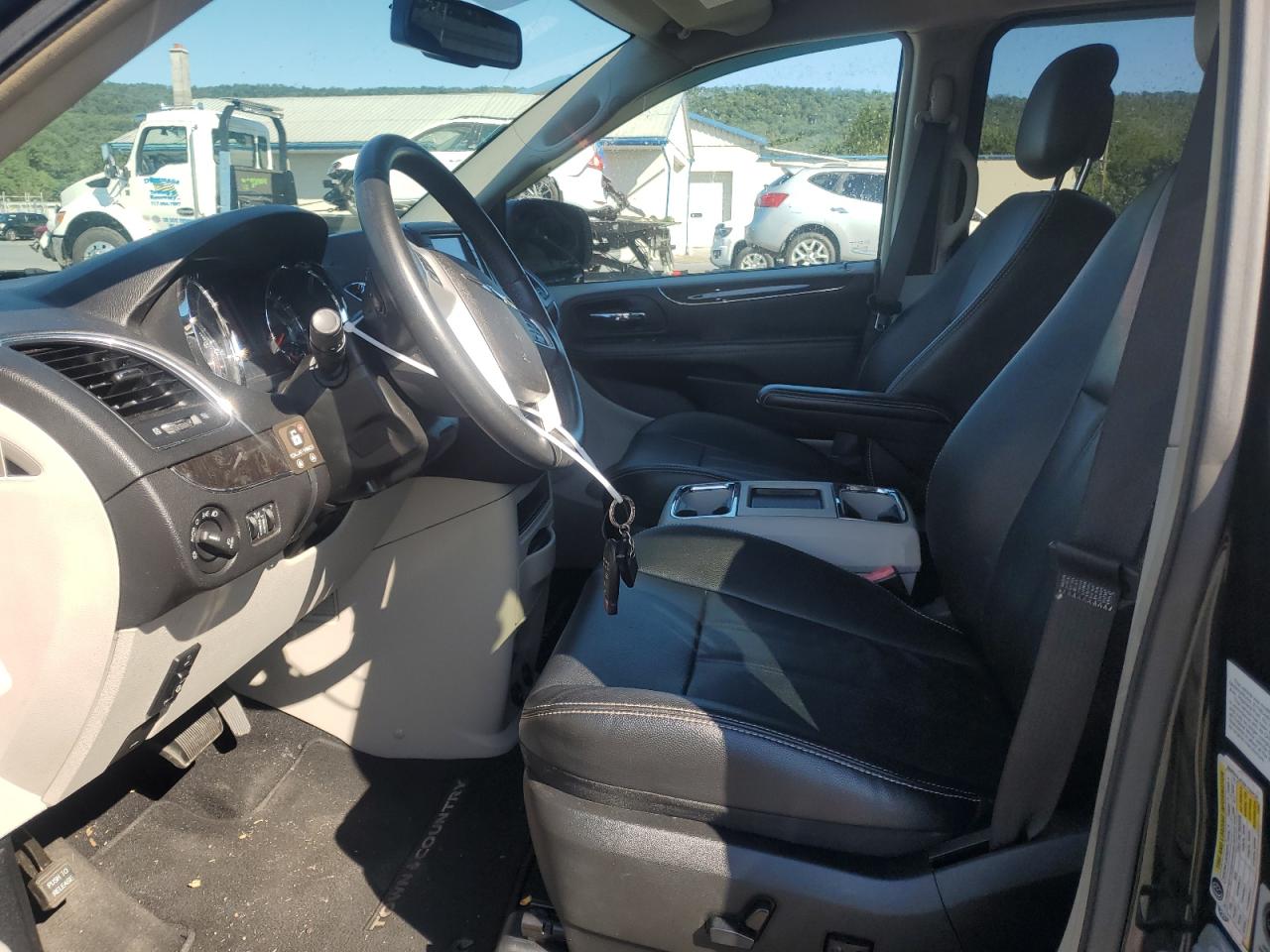 2015 Chrysler Town & Country Touring VIN: 2C4RC1BG2FR552886 Lot: 70068285