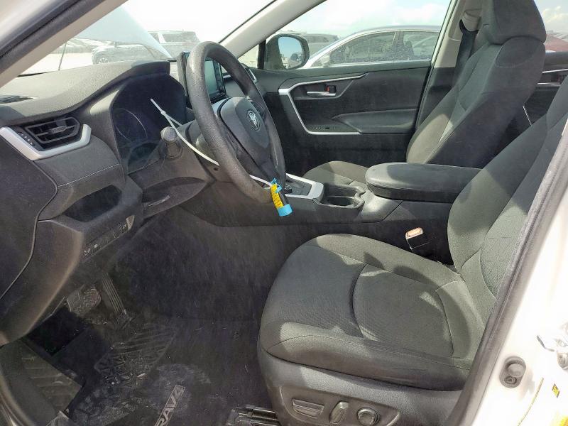 Паркетники TOYOTA RAV4 2021 Белы