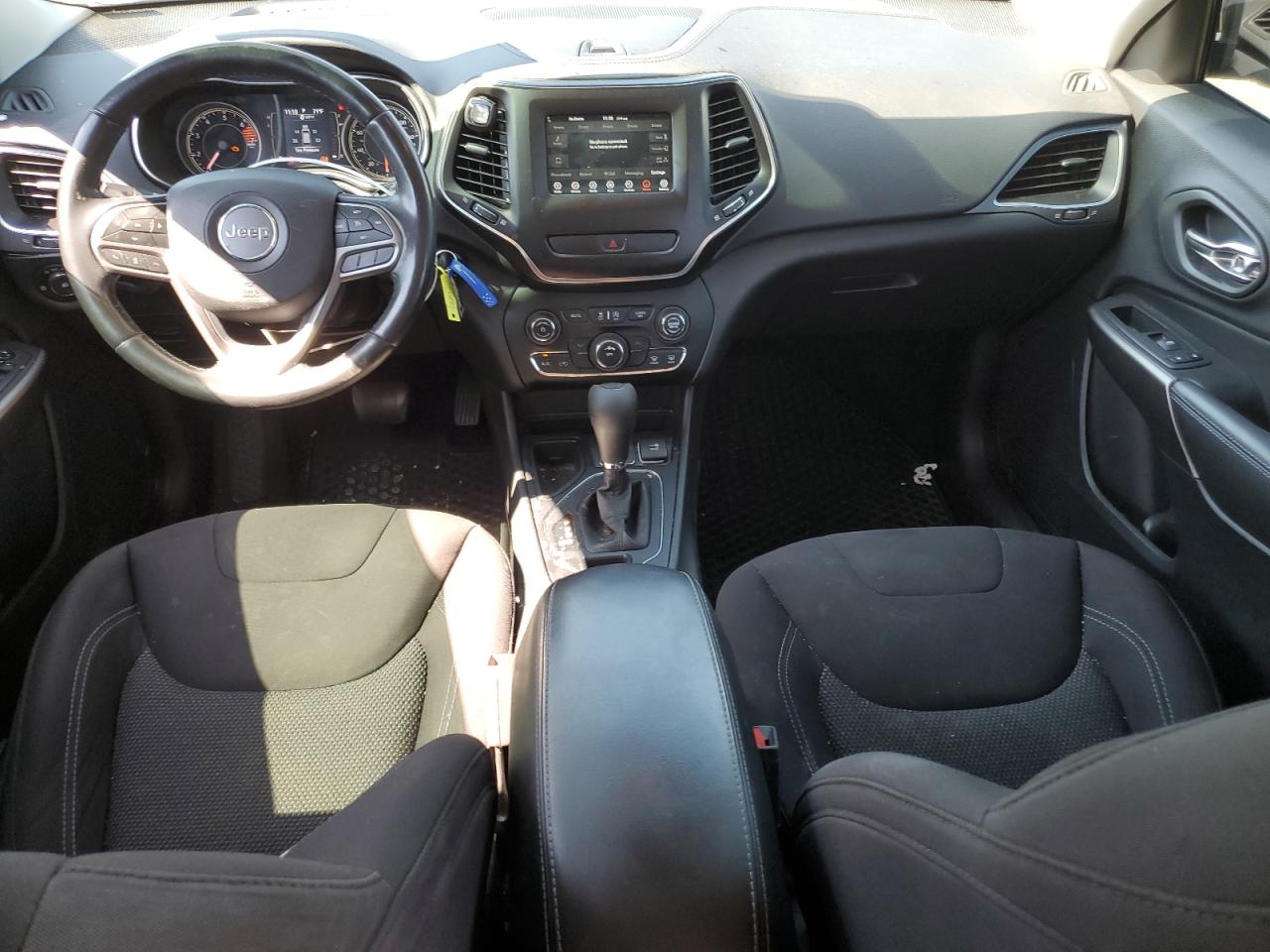 2019 Jeep Cherokee Latitude VIN: 1C4PJLCB8KD486479 Lot: 70719465