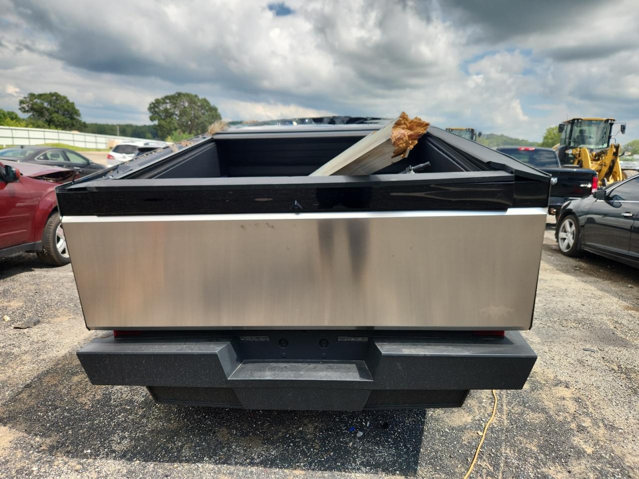 2025 Tesla Cybertruck VIN: 7G2CEHEE5SA077074 Lot: 69826955