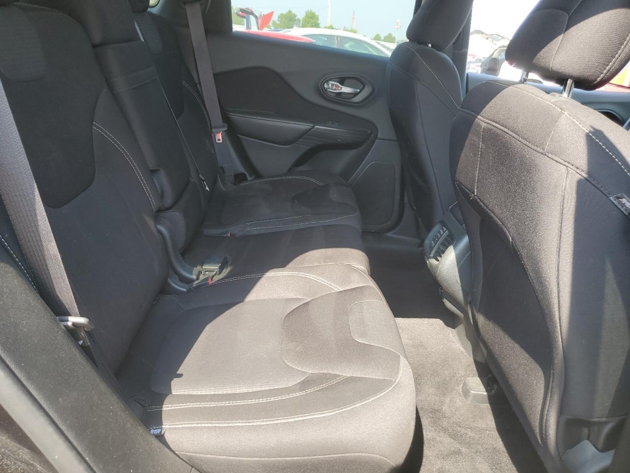 2015 Jeep Cherokee Latitude VIN: 1C4PJMCS4FW667305 Lot: 66832145