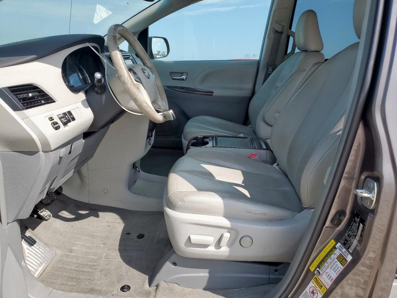 2013 Toyota Sienna Xle VIN: 5TDYK3DC2DS382554 Lot: 69782335