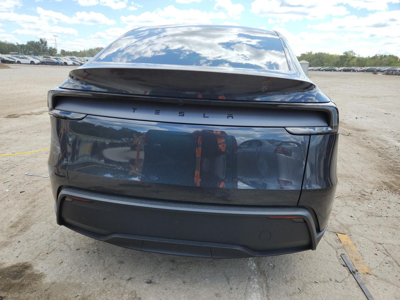 2026 Tesla Model Y VIN: 7SAYGDED1TF383814 Lot: 70548585