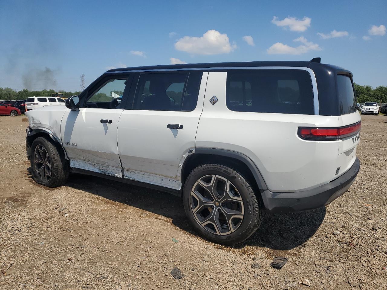 2025 Rivian R1S Adventure 7PDSGBBA8SN047751 photo #3