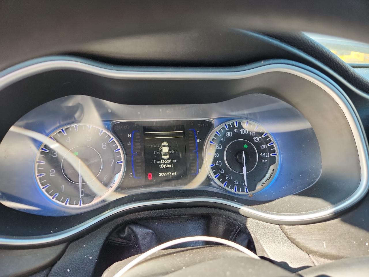 2015 Chrysler 200 Limited VIN: 1C3CCCAB2FN565033 Lot: 71017435