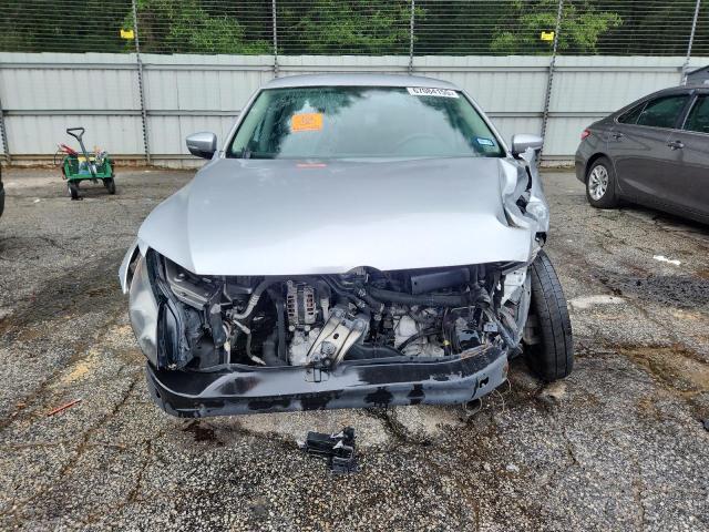Sedans VOLKSWAGEN PASSAT 2014 Srebrny