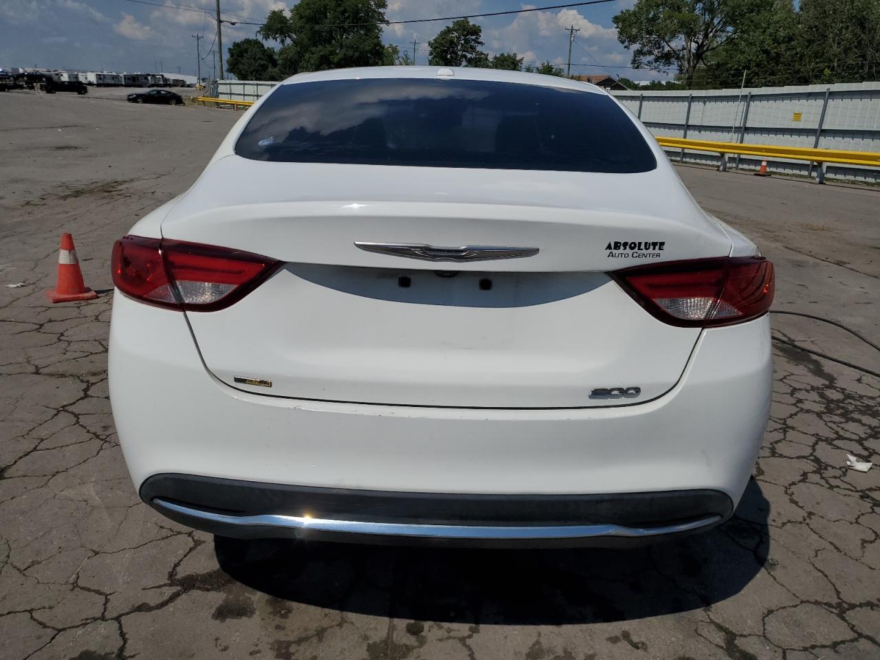 2015 Chrysler 200 Limited VIN: 1C3CCCAB5FN629260 Lot: 67764625