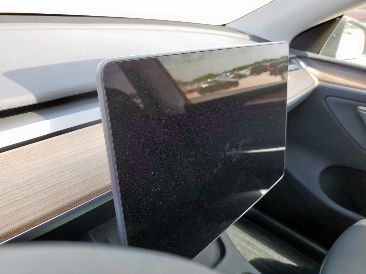 2024 Tesla Model Y VIN: 7SAYGDED1RA322615 Lot: 70672635
