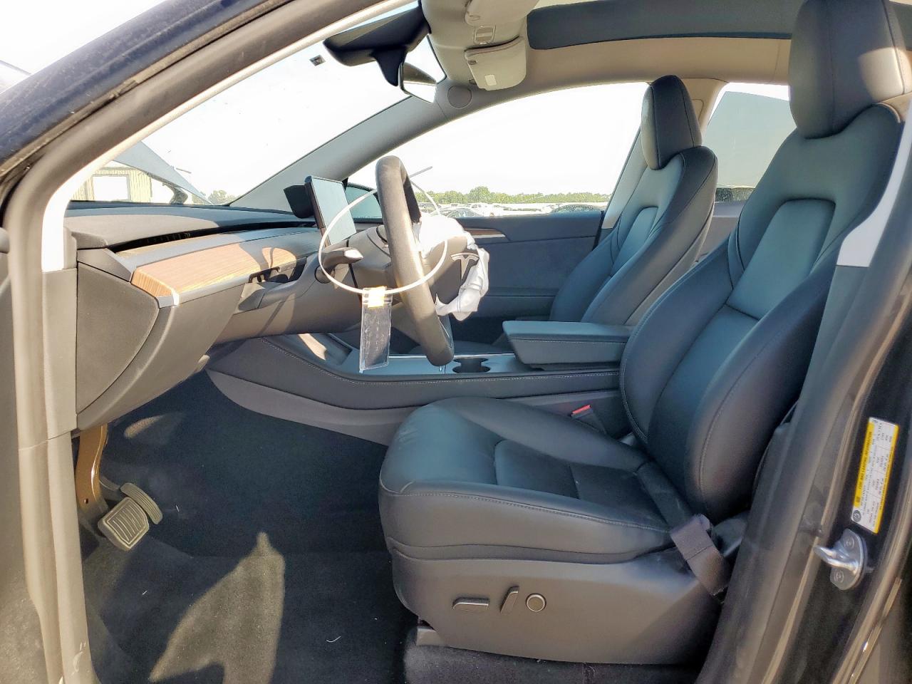 2025 Tesla Model Y VIN: 7SAYGDED7SA375924 Lot: 69317655