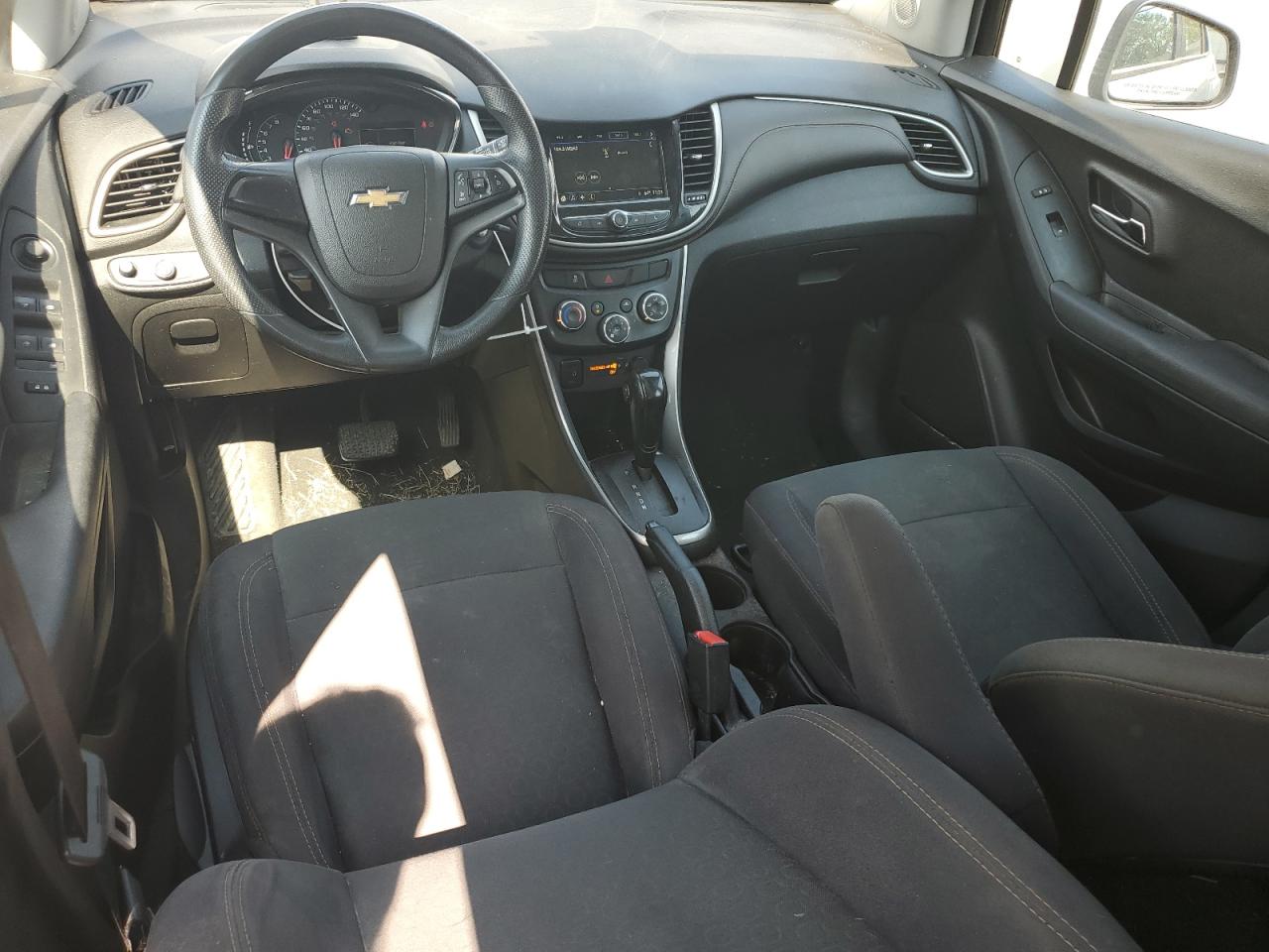 2018 Chevrolet Trax Ls VIN: 3GNCJNSB7JL403975 Lot: 67943755