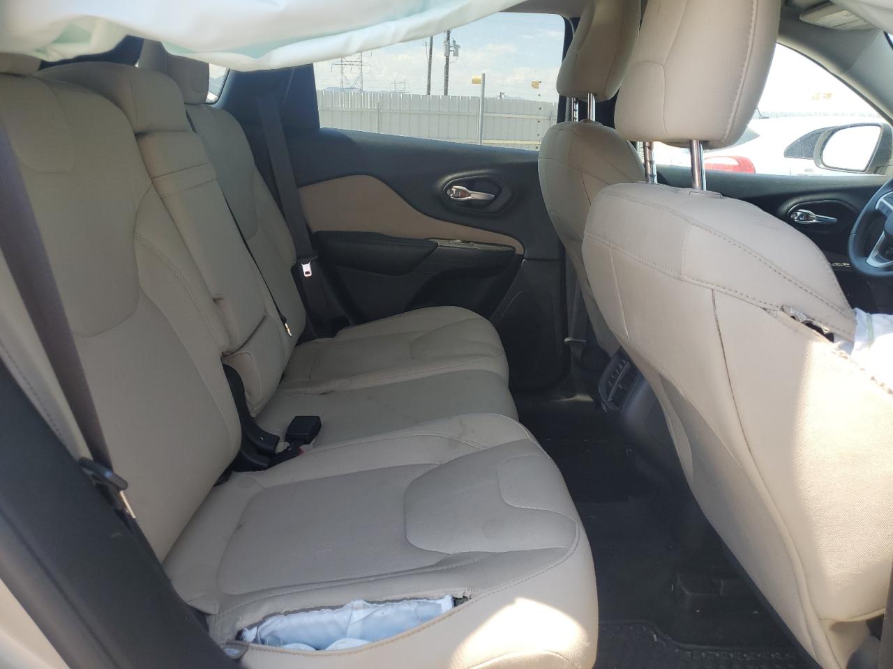 2015 Jeep Cherokee Latitude VIN: 1C4PJMCS5FW546685 Lot: 84010565