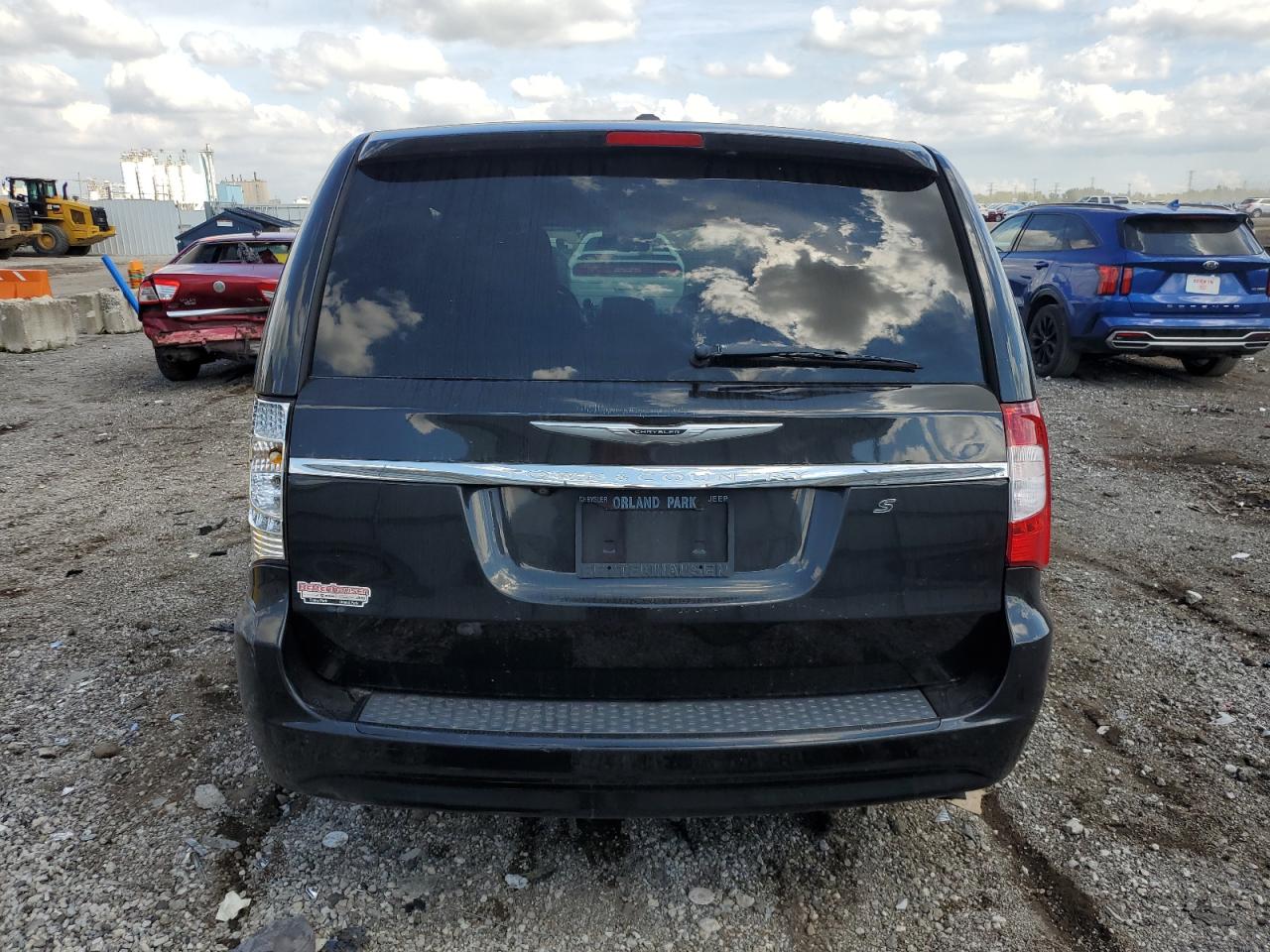 2014 Chrysler Town & Country S VIN: 2C4RC1HG4ER311059 Lot: 70173685