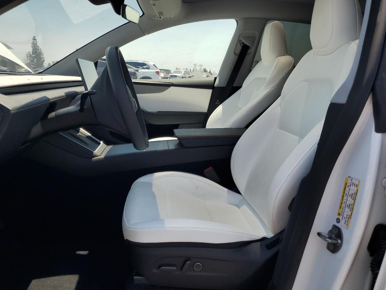 2026 Tesla Model Y VIN: 7SAYGDEE8TF331279 Lot: 68311545