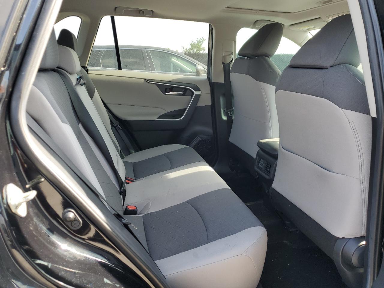 2020 Toyota Rav4 Xle VIN: 2T3W1RFV5LC070593 Lot: 66853195