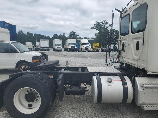 2017 FREIGHTLINER CASCADIA 113   