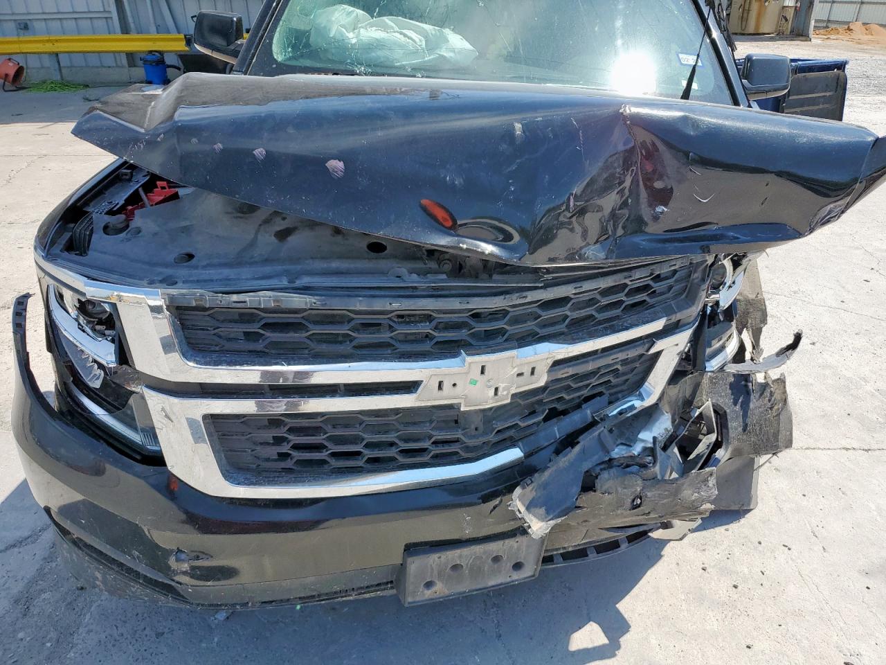 2019 Chevrolet Suburban C1500 Lt VIN: 1GNSCHKC4KR330025 Lot: 70359805