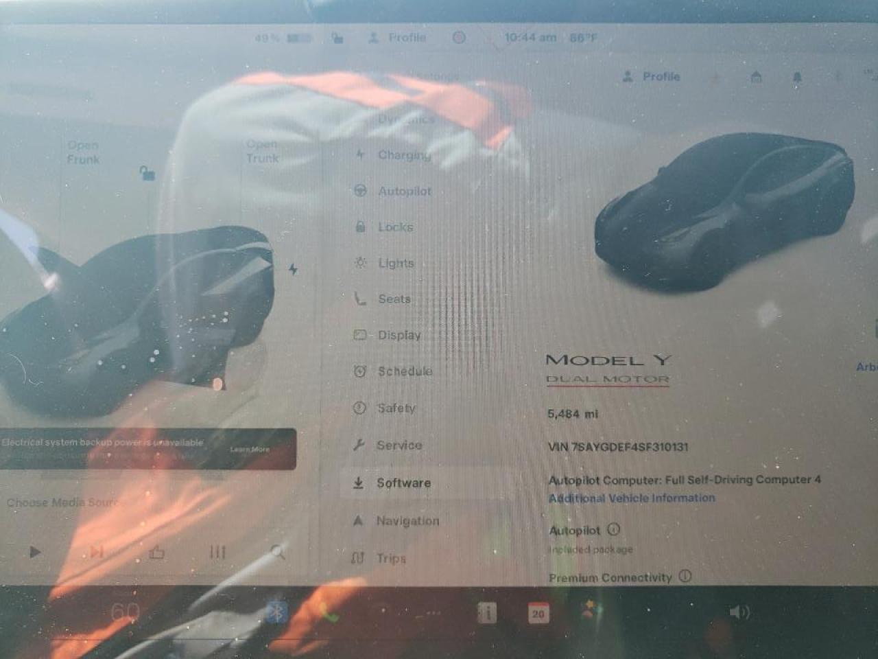 2025 Tesla Model Y VIN: 7SAYGDEF4SF310131 Lot: 68002275