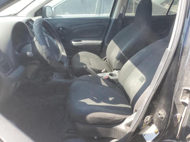 Sedans NISSAN VERSA 2015 Czarny