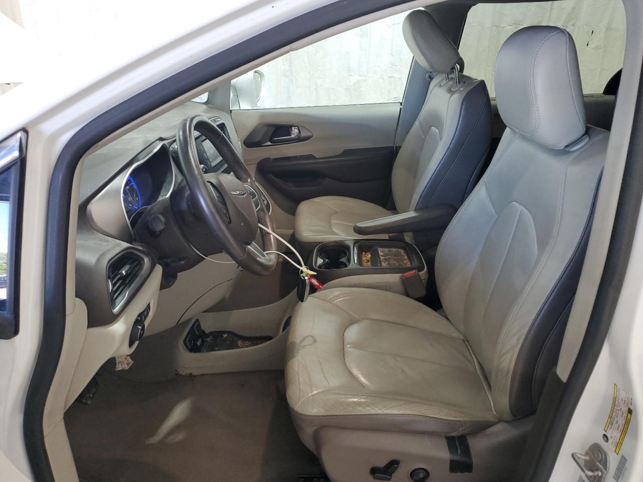 2017 Chrysler Pacifica Touring L VIN: 2C4RC1BG8HR711736 Lot: 69209835