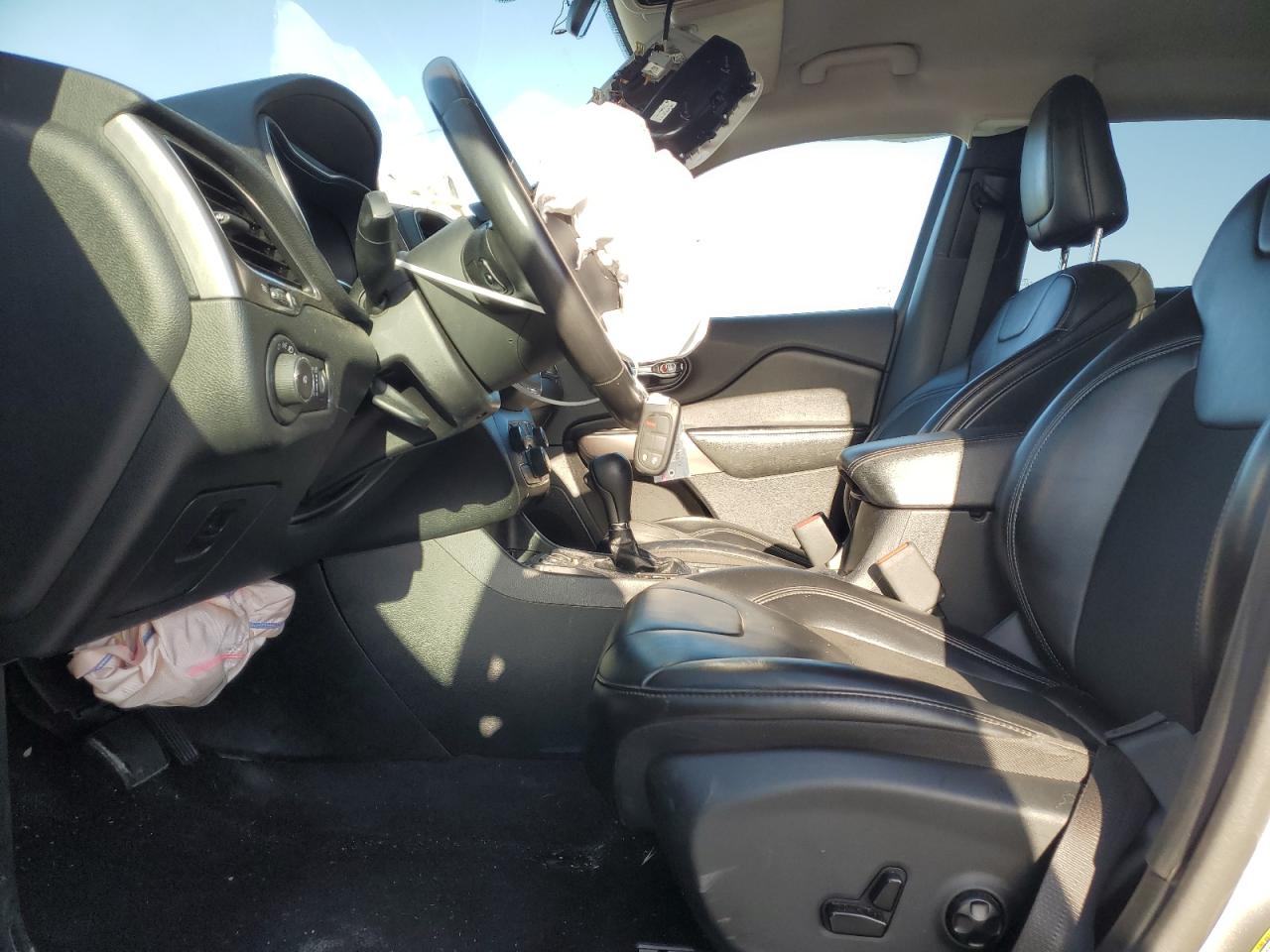 2020 Jeep Cherokee Latitude Plus VIN: 1C4PJLLB8LD605598 Lot: 68228275