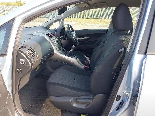 2009 TOYOTA AURIS TR S
