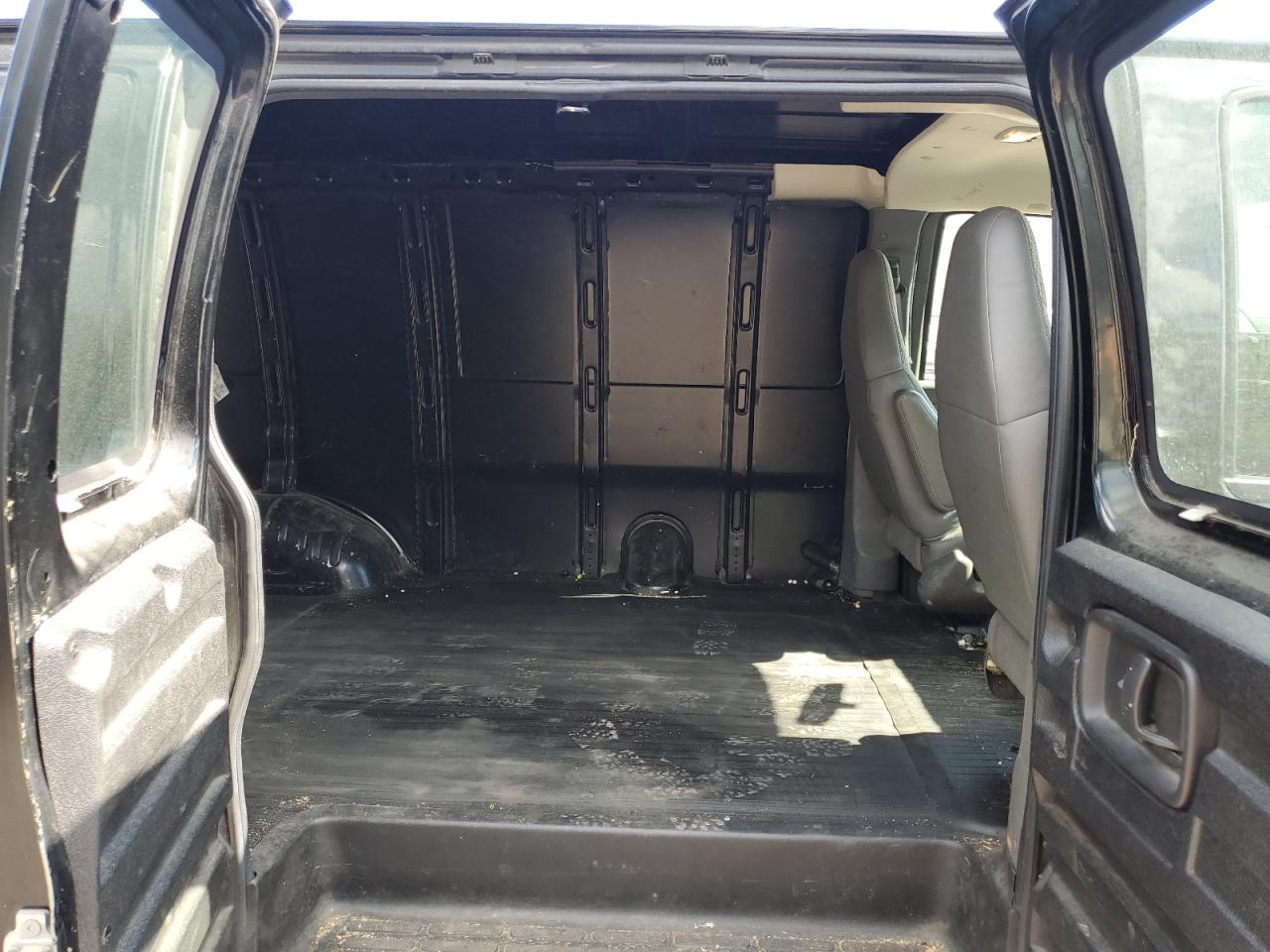 2008 Chevrolet Express G1500 VIN: 1GCFG15X381178699 Lot: 70910305