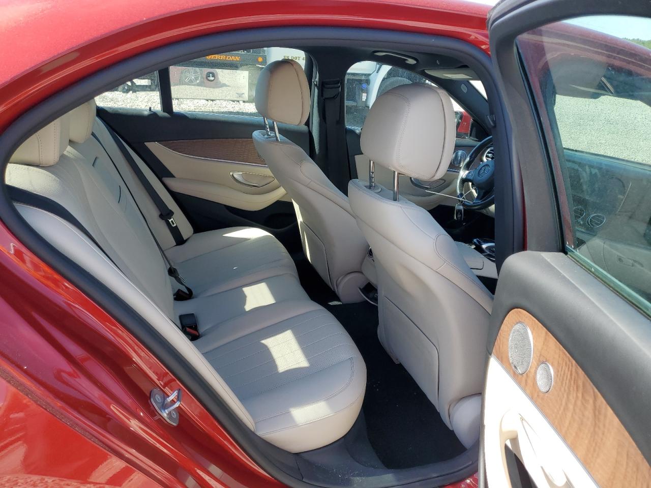 2017 Mercedes-Benz E 300 VIN: WDDZF4JBXHA044810 Lot: 70631075